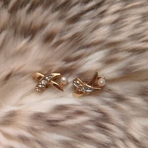 Elegant Gold and Pearl Earrings